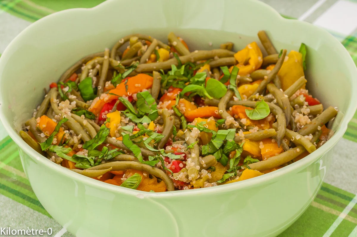 Photo de recette de salade de quinoa, haricots verts, poivrons, légumes, été, automne, végétarien, healthy, léger, Kilomètre-0, blog de cuisine réalisée à partir de produits de saison et issus de circuits courts