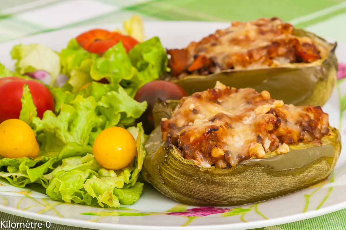Photo de recette végétarienne, healthy, légume farci, poivrons farcis, légumineuse, céréale, tomate, fromage, Kilomètre-0, blog de cuisine réalisée à partir de produits de saison et issus de circuits courts