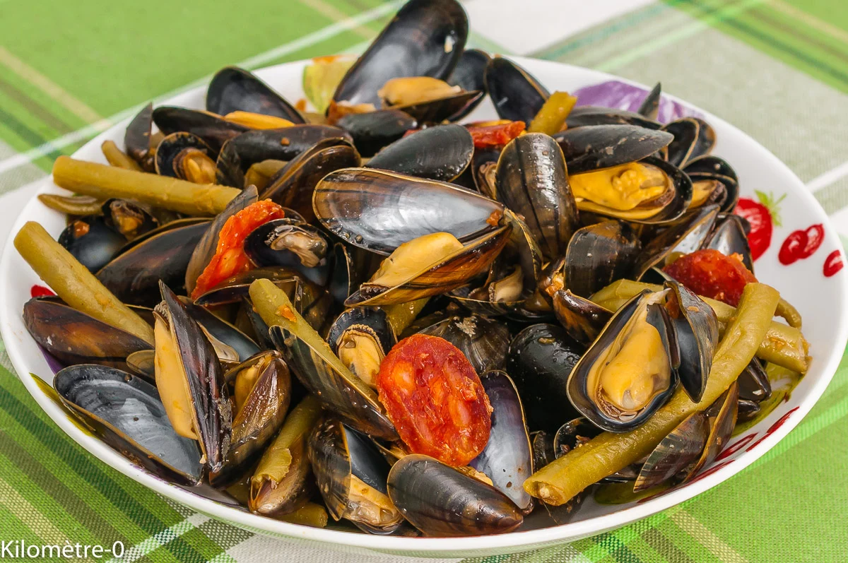 Photo de recette de moules, légumes, haricots verts, tomates, chorizo, facile, healthy, été, automne Kilomètre-0, blog de cuisine réalisée à partir de produits de saison et issus de circuits courts