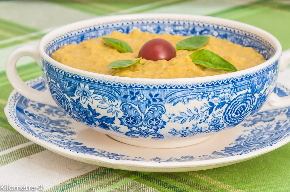 Photo de recette de houmous, pois chiche, poivrons, végétarien, healthy, facile, économique, bio, Kilomètre-0, blog de cuisine réalisée à partir de produits de saison et issus de circuits courts