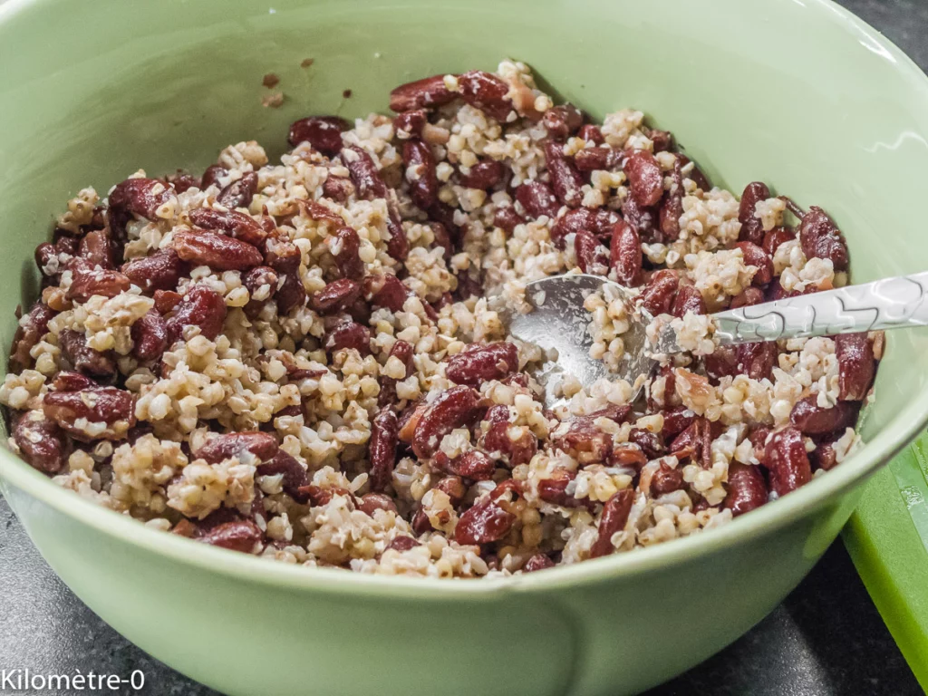 Salade de haricots rouges, sarrasin, tomates et concombre - Étape 4