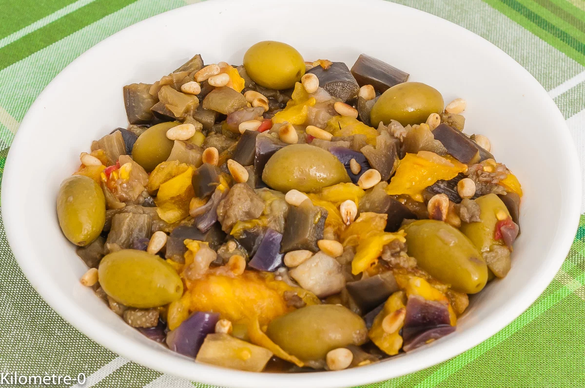 Photo de recette de salade, bio, healthy, végétarienne, légumes, aubergines, olives, tomates, légère deKilomètre-0, blog de cuisine réalisée à partir de produits de saison et issus de circuits courts
