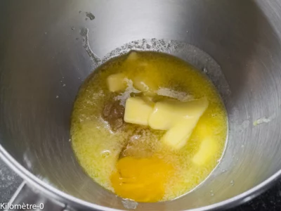 Gâteau de Bourgogne : étape 4 — Battez les jaunes avec le sucre ...