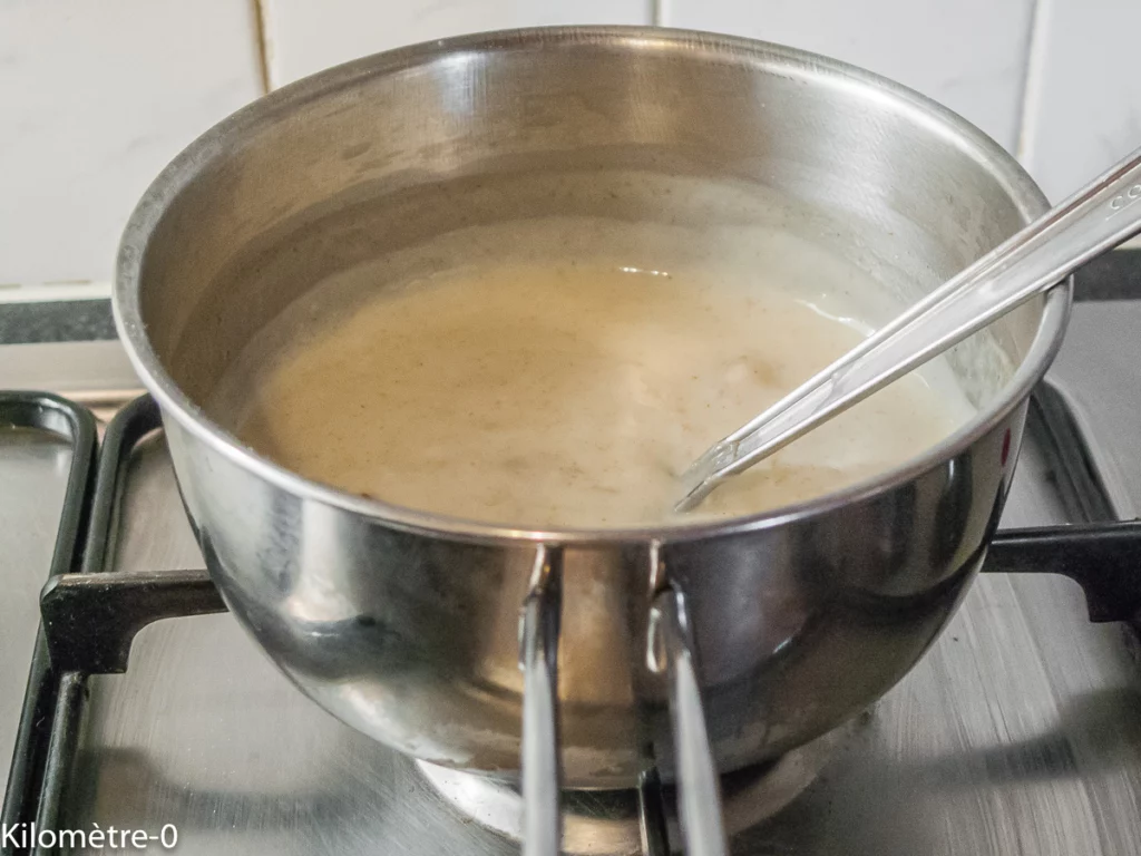 Oeuf dans un nid de pâtes sur un lit d&rsquo;épinards - Étape 5