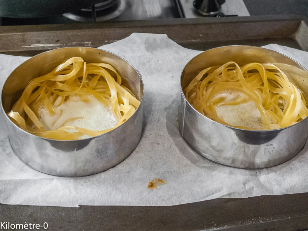 Oeuf dans un nid de pâtes sur un lit d&rsquo;épinards - Étape 13