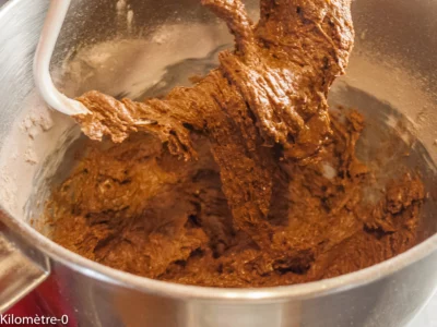 Gâteau du matin au chocolat, noix et poires : étape 7 — Mélangez sans insister.