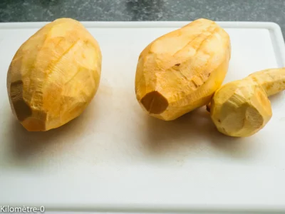 Brownie patate douce et beurre de cacahuètes ultra fondant : étape 1 — Épluchez et lavez la patate douce.