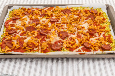 Photo de recette de pizza, légumes, chou romanesco, chorizo, sans pâte, sans gluten, crevettes grises, fromage, pizza sans pâte Kilomètre-0, blog de cuisine réalisée à partir de produits de saison et issus de circuits courts