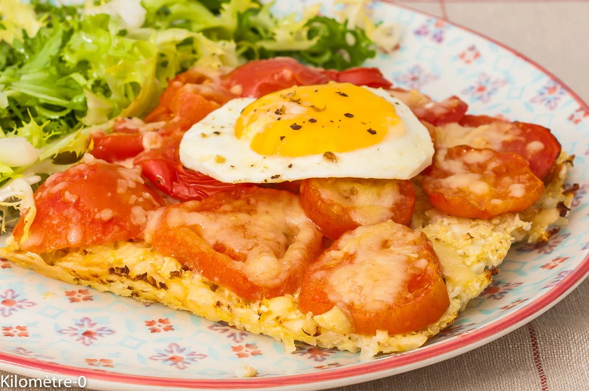 Photo de recette de pizza, chou fleur, végétal, oeuf, tomates, healthy, végétarienne, bio, fromage, légumes, Kilomètre-0, blog de cuisine réalisée à partir de produits de saison et issus de circuits courts