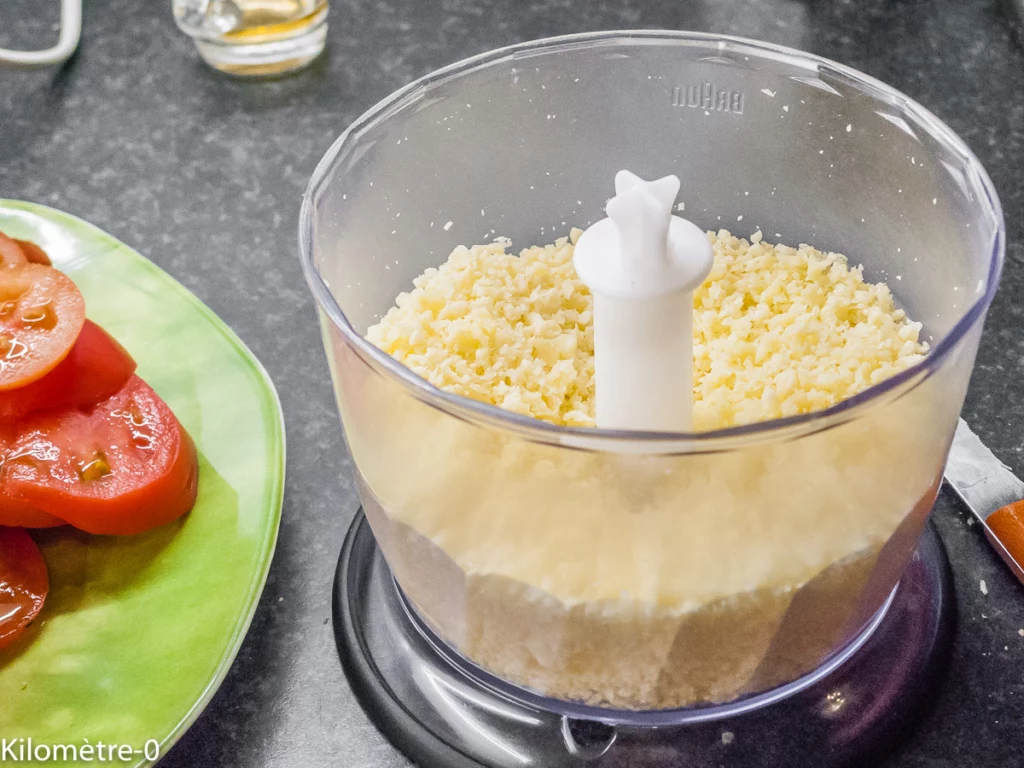 Pizza de chou fleur aux tomates, comté et oeufs - Étape 8
