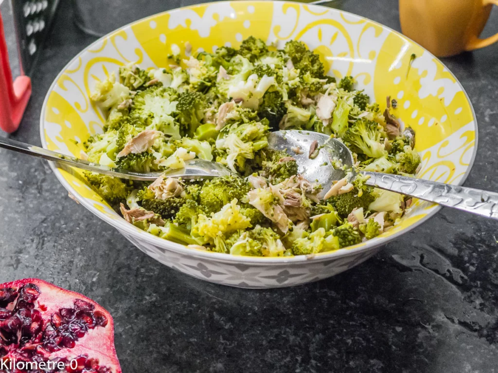 Salade de brocolis, maquereau et grenade - Étape 3