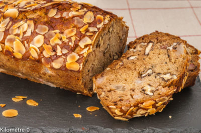 Photo de recette de gâteau du matin, cake, gâteau, dessert, gouter, hiver, automne, noix, poires, fruits, facile, bio, amandes de Kilomètre-0, blog de cuisine réalisée à partir de produits de saison et issus de circuits courts