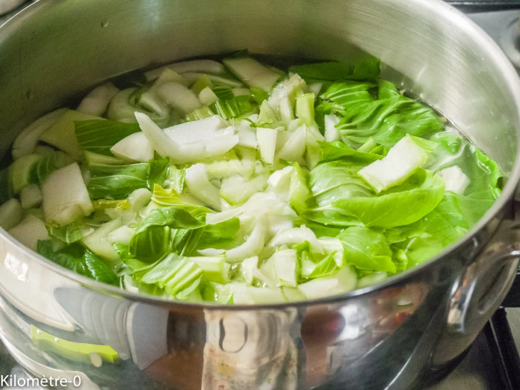 Soupe de poulet aux nouilles et chou chinois - Étape 6