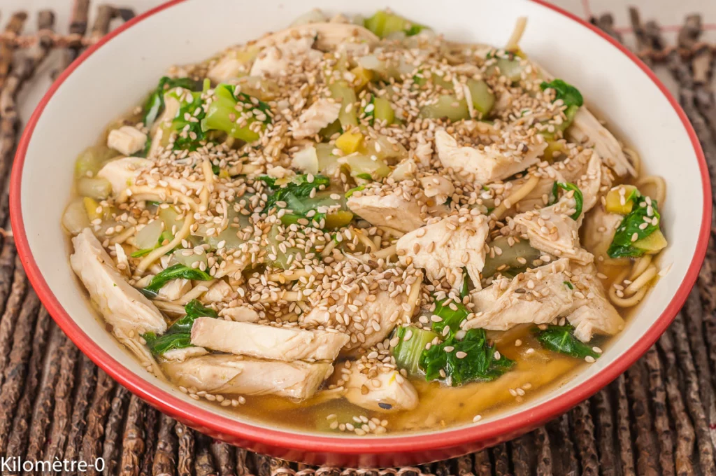 Soupe de poulet aux nouilles et chou chinois - Étape 10