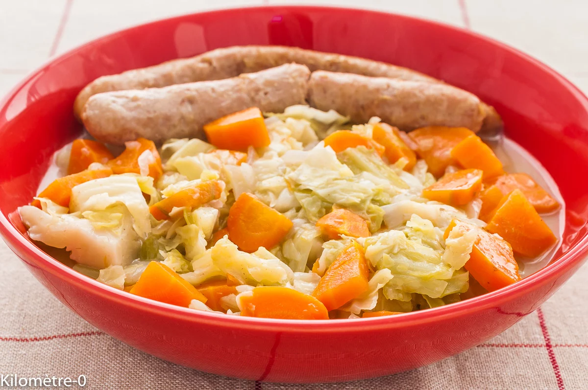 Photo de recette de saucisses, confite, chou, pommé, carottes, hiver, automne, potée, Kilomètre-0, blog de cuisine réalisée à partir de produits de saison et issus de circuits courts