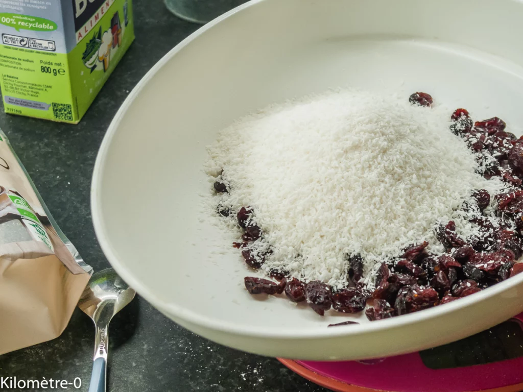 Cake à la noix de coco, cranberries et bananes de Nigella Lawson - Étape 5