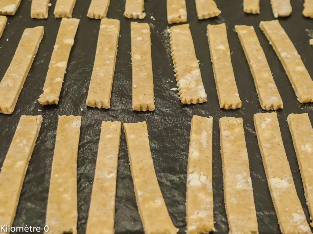 Saratele, bâtonnets croquants fêta cumin (Roumanie) - Étape 7