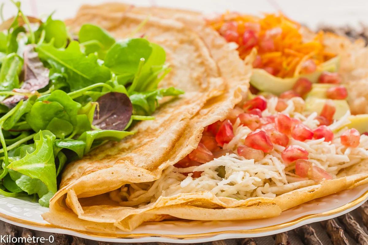 Photo de recette de crêpes salées aux crudités, facile, rapide, légumes, carottes, avocat, grenade, céleri, bio Kilomètre-0, blog de cuisine réalisée à partir de produits de saison et issus de circuits courts