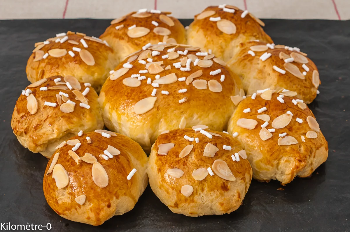 Photo de recette de galette des rois, gâteau, brioche, cuisine, suisse, spécialité suisse, amande, épiphanie, 6 janvier, cuisine du monde, Suisse, bio, Kilomètre-0, blog de cuisine réalisée à partir de produits de saison et issus de circuits courts