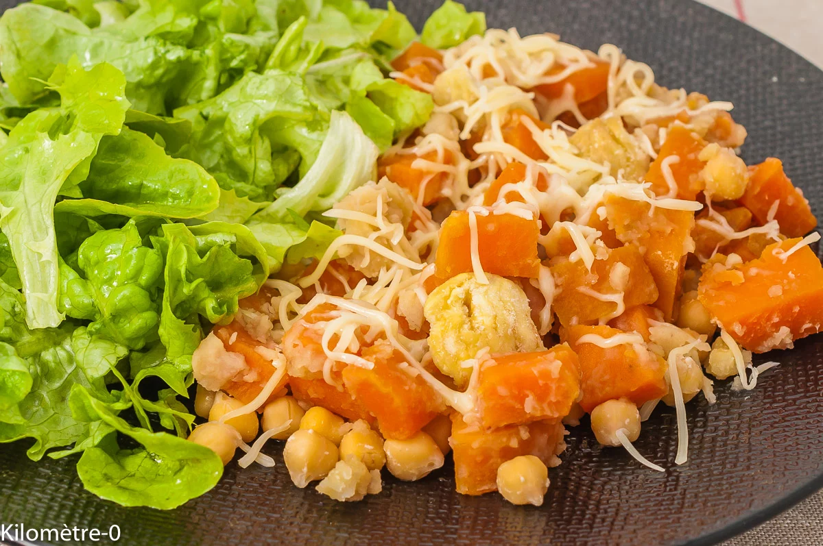 Photo de recette de patates douces, châtaignes, légumes, automne, hiver, emmental, salade, cuisine végétarienne, healthy, facile, automne, hiver de Kilomètre-0, blog de cuisine réalisée à partir de produits de saison et issus de circuits courts