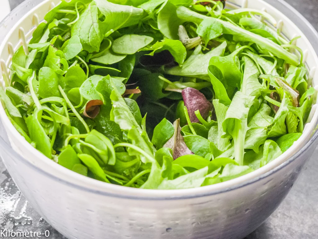 Salade d&rsquo;avocat aux crevettes et à la grenade - Étape 1