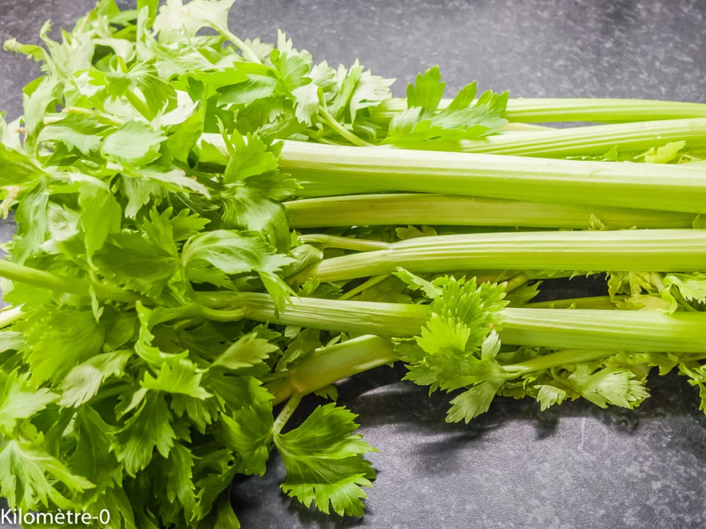 Céleri branche poêlé aux olives - Étape 1