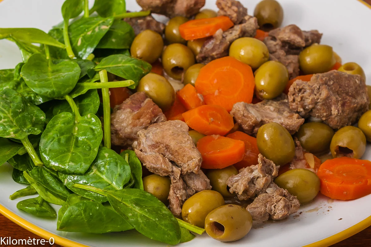 Photo de recette, mijoté de sanglier, retour de chasse, gibier, olives, carottes, facile, gingembre de Kilomètre-0, blog de cuisine réalisée à partir de produits de saison et issus de circuits courts