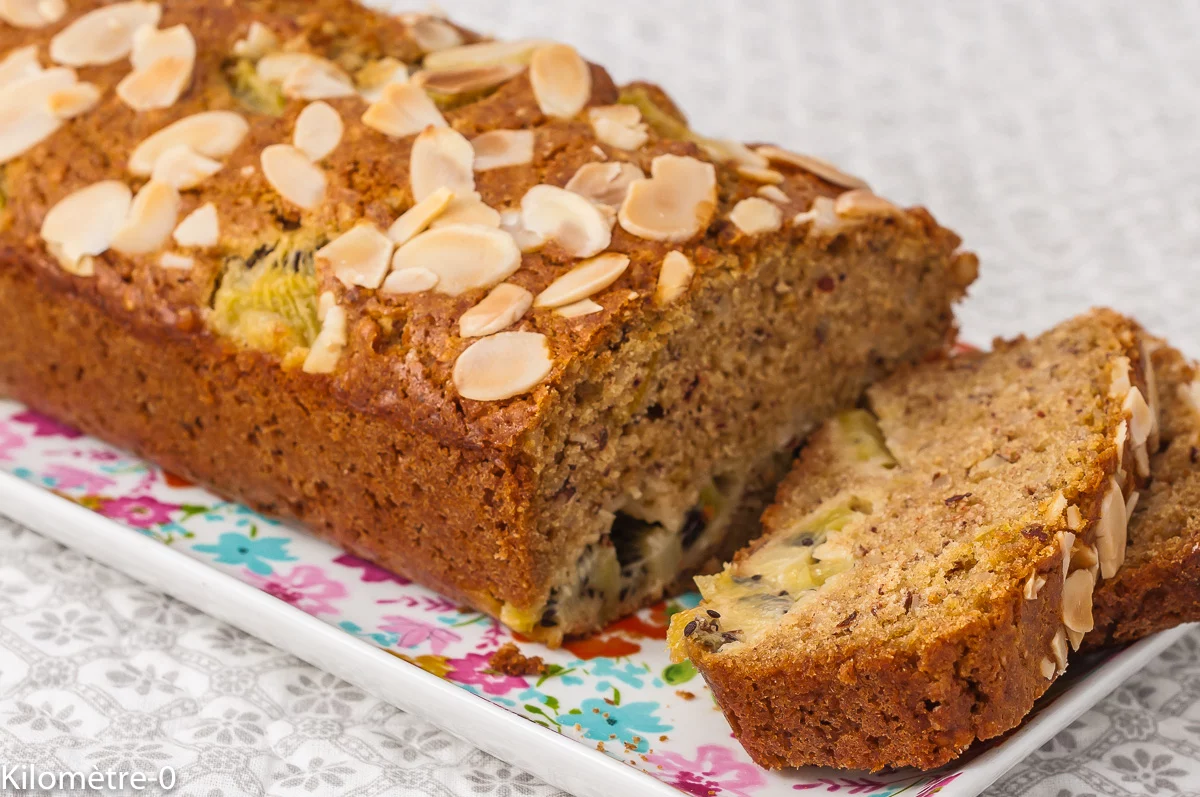 Photo de recette de gâteau, matin, cake, dessert, kiwis, fruits, amandes, facile, rapide, bio, Kilomètre-0, blog de cuisine réalisée à partir de produits de saison et issus de circuits courts