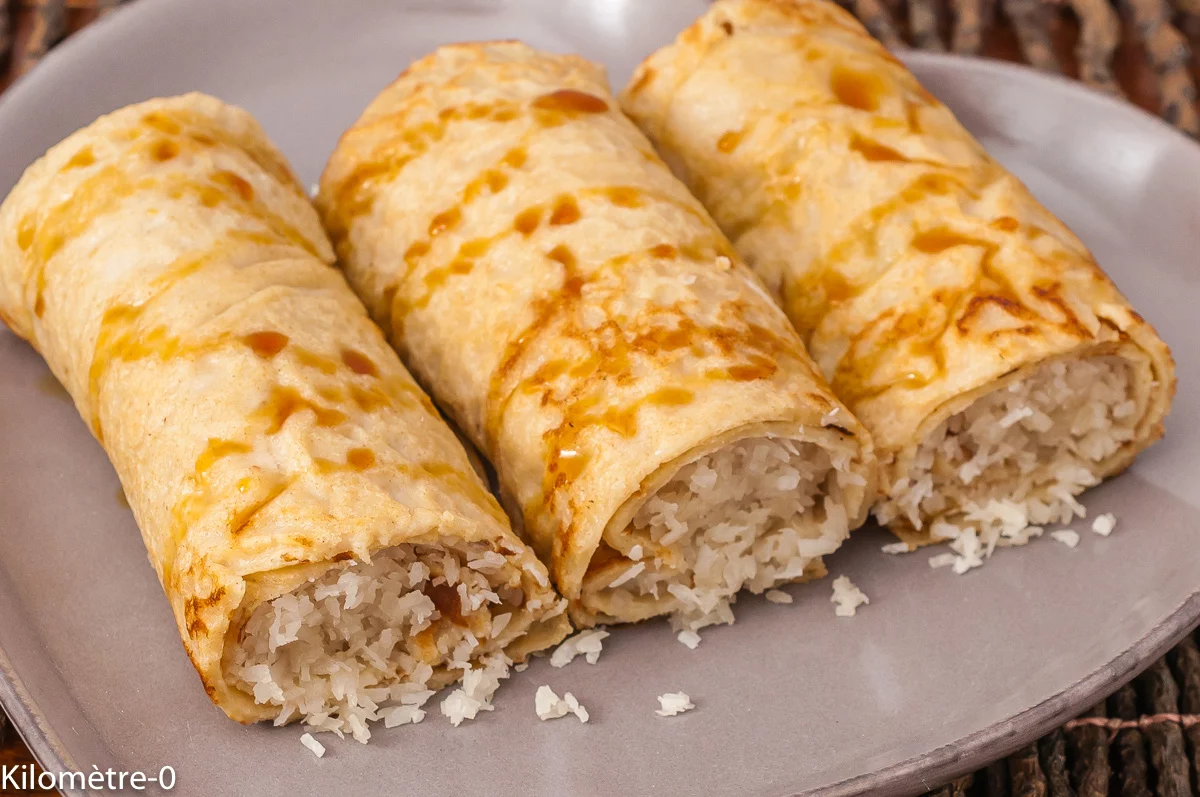 Photo de recette, cuisine indonésienne, Indonésie, crêpes indonésiennes, noix de coco, lait de coco, coco, facile, végétarienne, crêpes du monde, cuisine du monde, cuisine étrangère, asiatique, dessert, Kilomètre-0, blog de cuisine réalisée à partir de produits de saison et issus de circuits courts