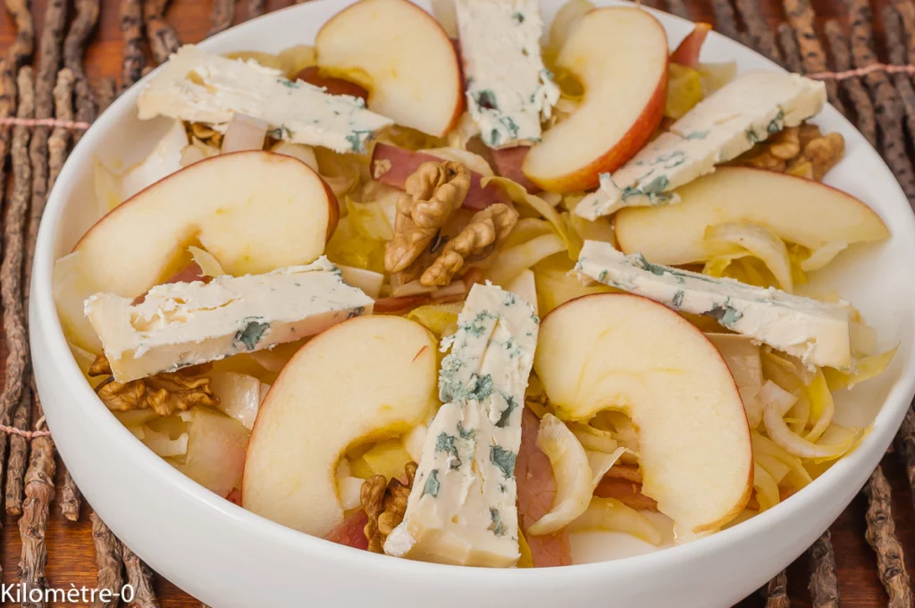 Salade d&rsquo;endives au bacon, pommes, fourme d&rsquo;Ambert et noix - Étape 4