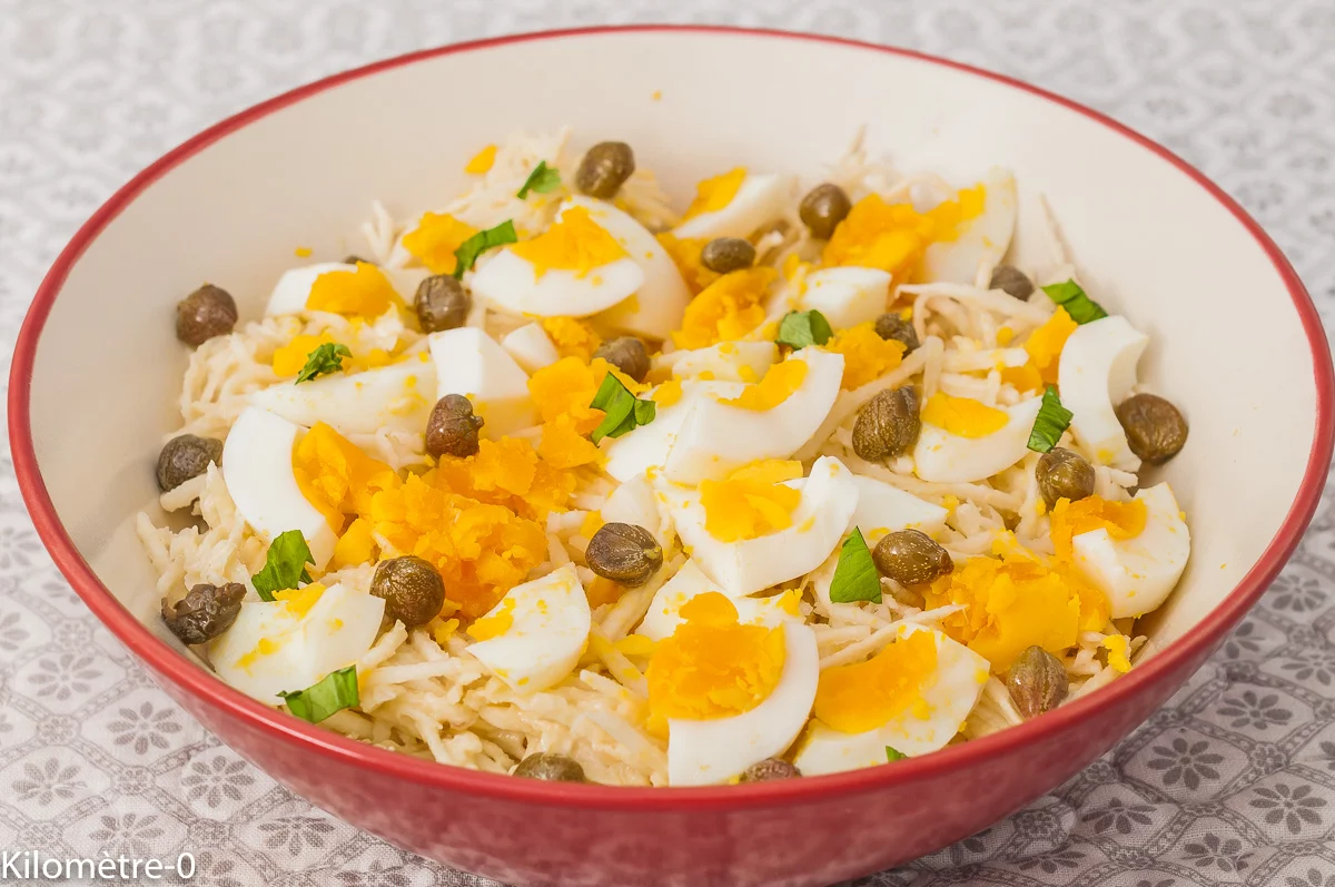Photo de recette de salade, salade composée, céleri rave, légumes, crudités, oeufs, câpres, bio, facile, rapide, léger, végétarien, heatlhy, anti inflammatoire, Kilomètre-0, blog de cuisine réalisée à partir de produits de saison et issus de circuits courts