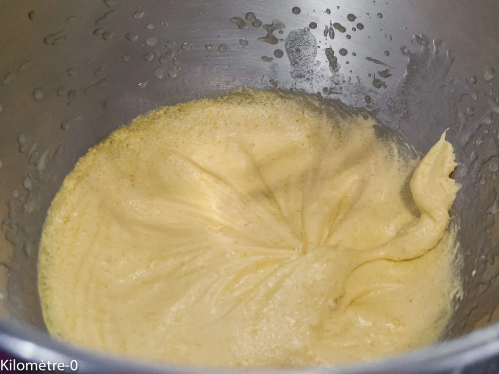 Gâteau renversé facile aux kiwis locaux - Étape 4