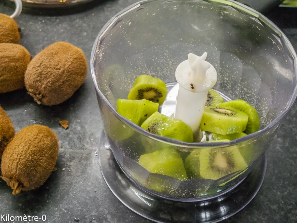 Gâteau renversé facile aux kiwis locaux - Étape 6