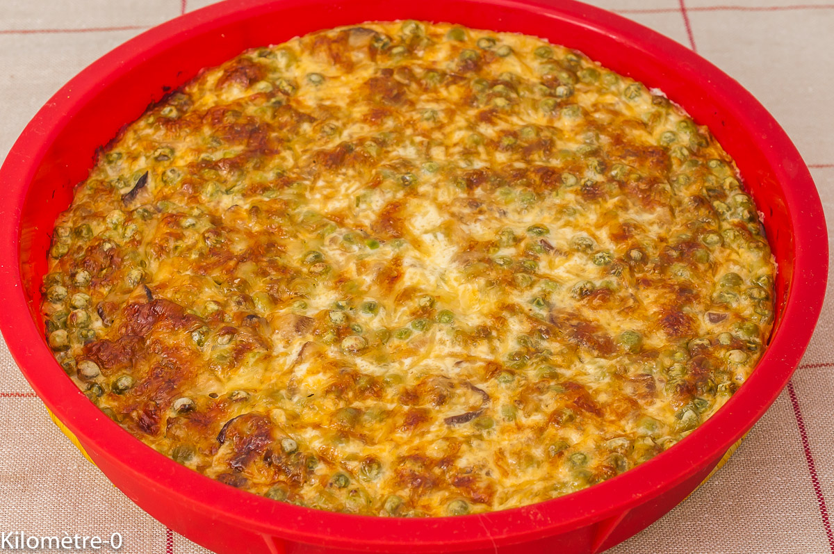 Photo de recette de clafoutis, salé, petits pois, légumes, champignons, cèpes, facile, emmental, fromage, léger, healthy, végétarien, bio de  Kilomètre-0, blog de cuisine réalisée à partir de produits de saison et issus de circuits courts