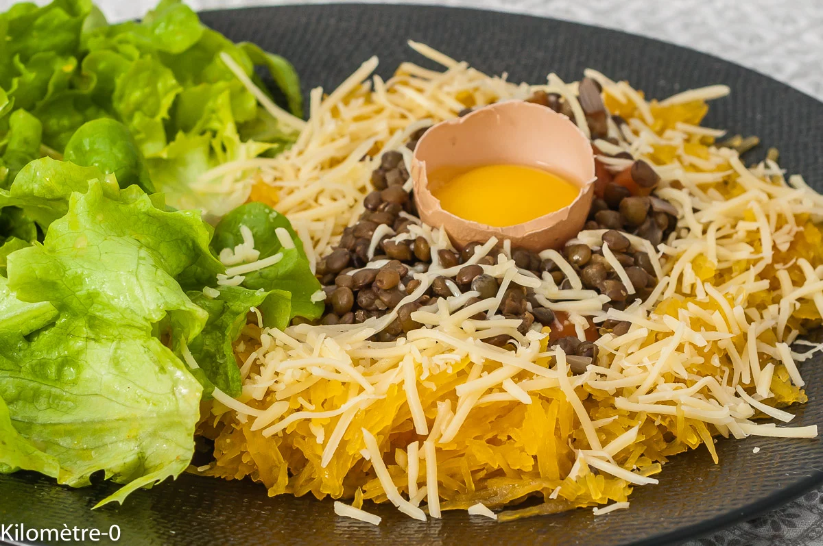 Photo de recette de courge spaghetti, lentilles, courge, oeuf, carbonara, végétarienne, healthy, bio, légumineuses, hiver, automne, Kilomètre-0, blog de cuisine réalisée à partir de produits de saison et issus de circuits courts