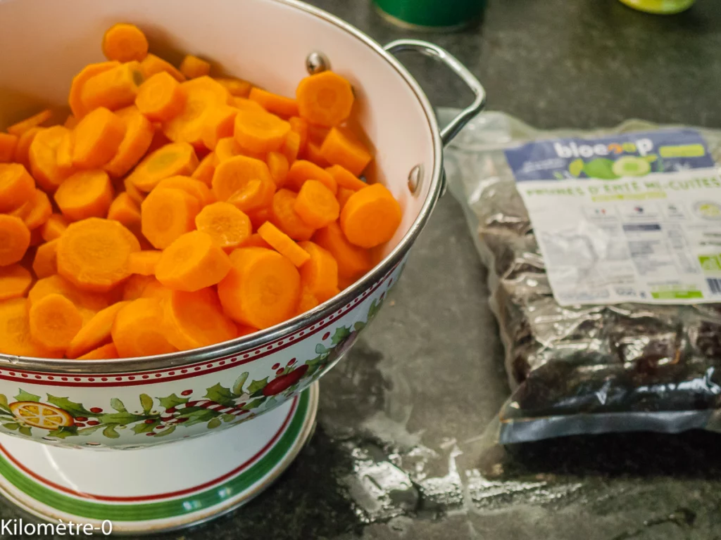 Compotée de porc aux épices, carottes et pruneaux - Étape 6