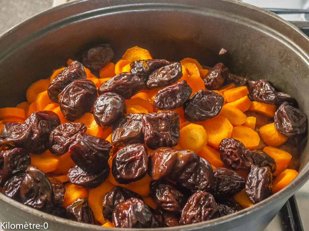 Compotée de porc aux épices, carottes et pruneaux - Étape 7