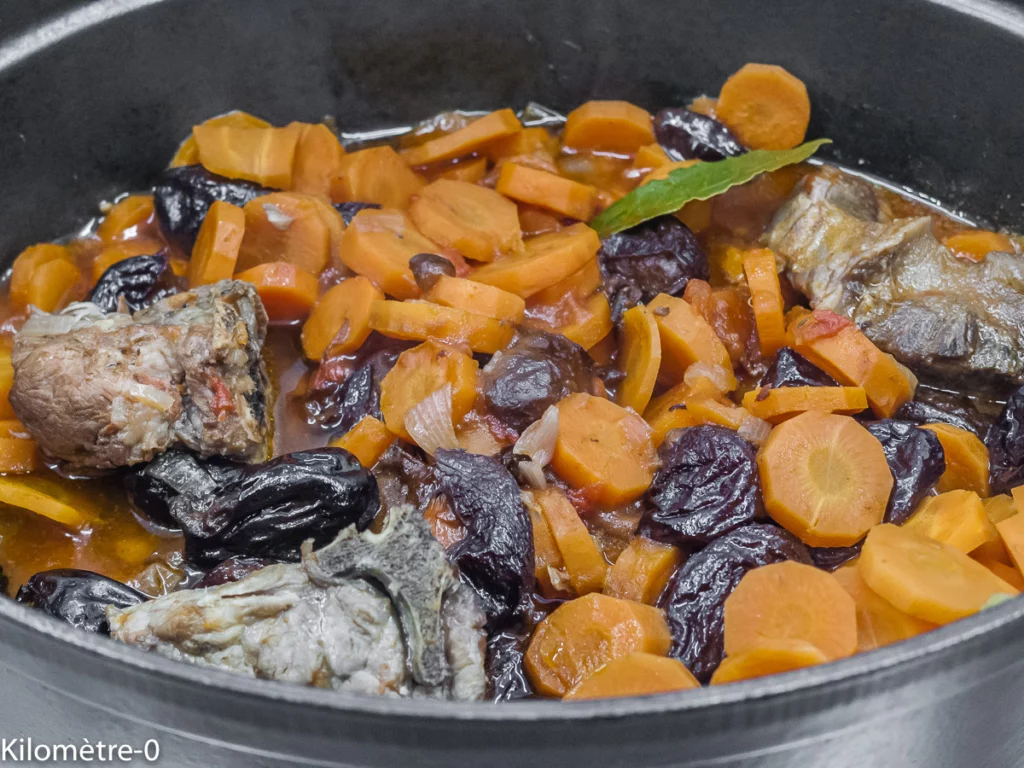 Compotée de porc aux épices, carottes et pruneaux - Étape 8