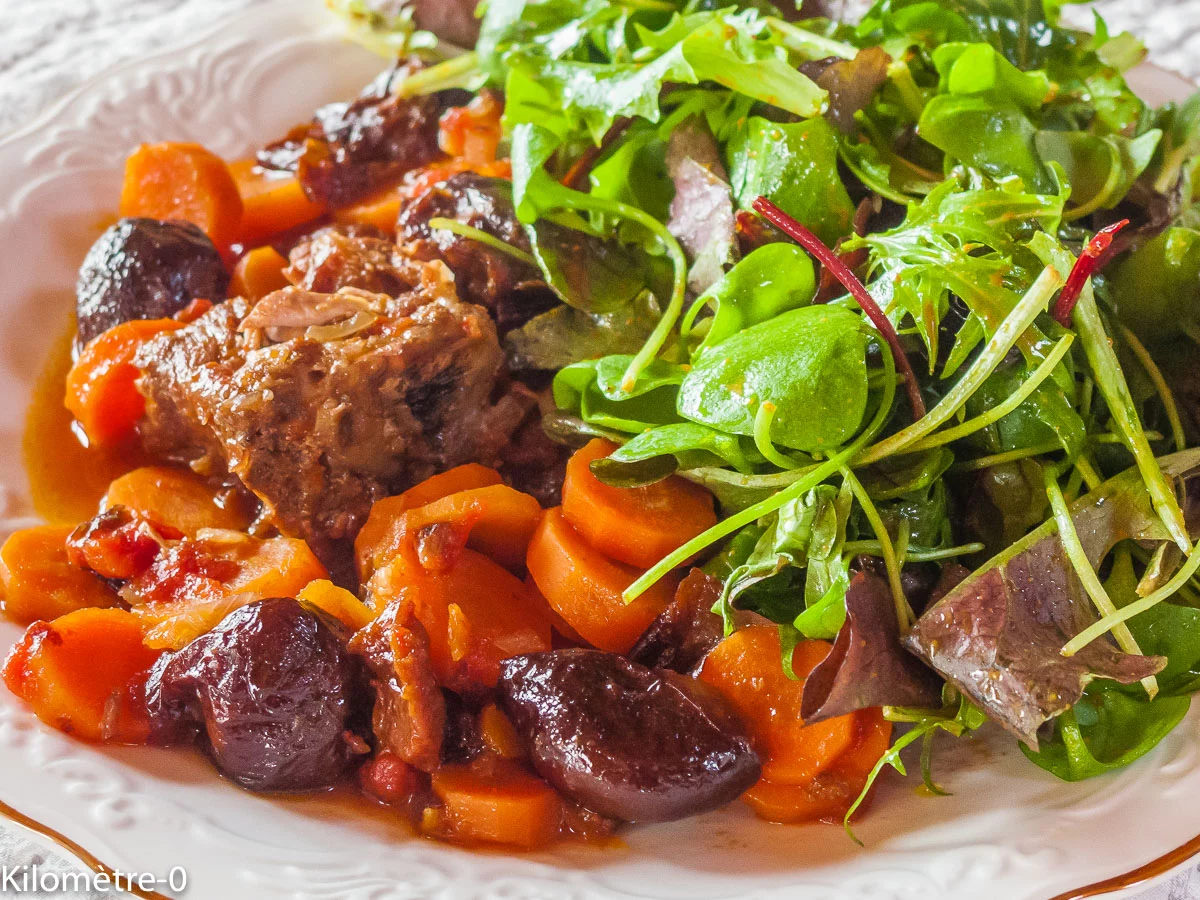 Photo de recette d'échine de porc, carottes, pruneaux, tomates, facile, mijoté, automne, hiver, Kilomètre-0, blog de cuisine réalisée à partir de produits de saison et issus de circuits courts