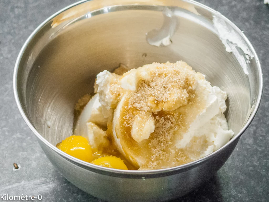 Pancake au fromage frais et à la semoule (syrniki) - Étape 1