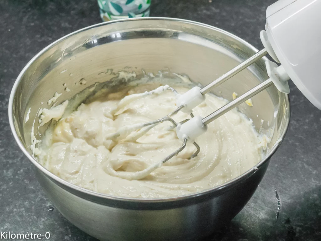 Pancake au fromage frais et à la semoule (syrniki) - Étape 2