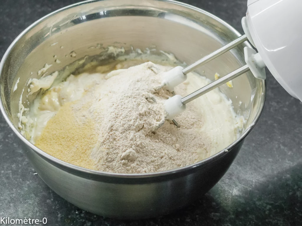 Pancake au fromage frais et à la semoule (syrniki) - Étape 3