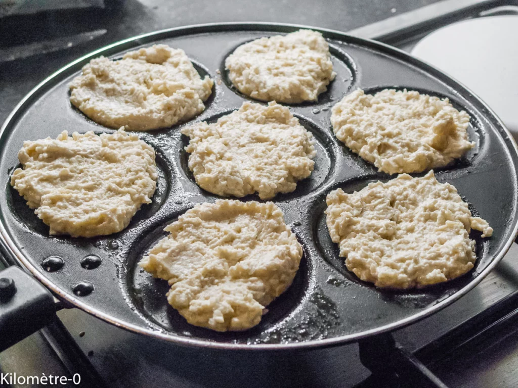 Pancake au fromage frais et à la semoule (syrniki) - Étape 6