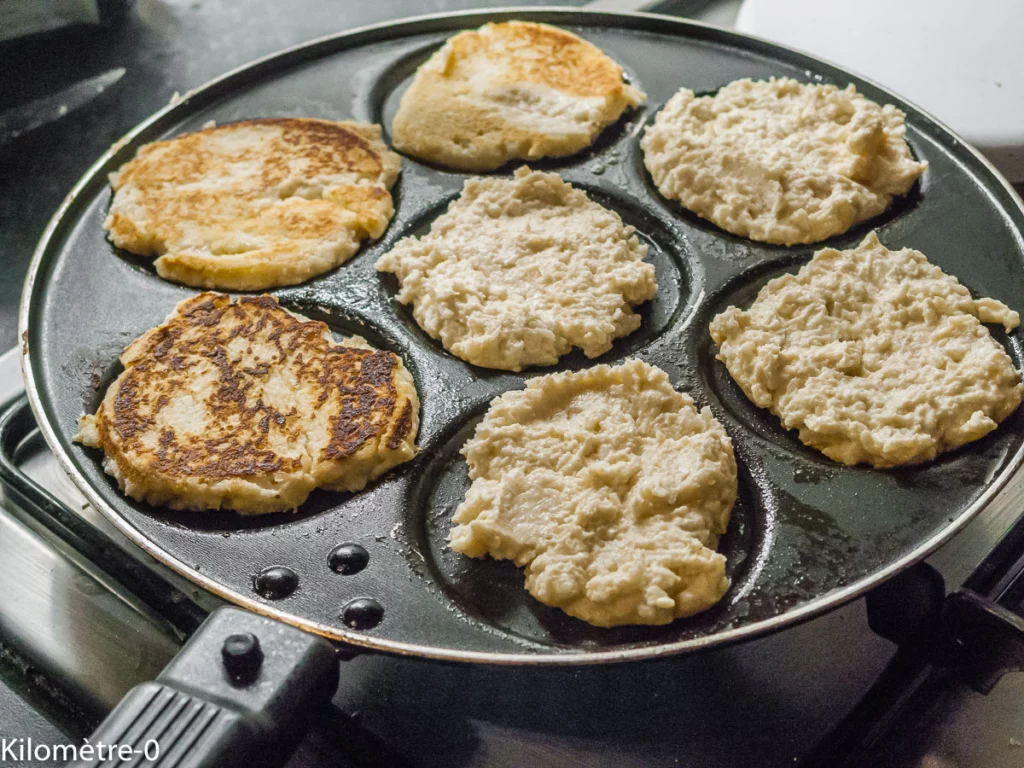 Pancake au fromage frais et à la semoule (syrniki) - Étape 7