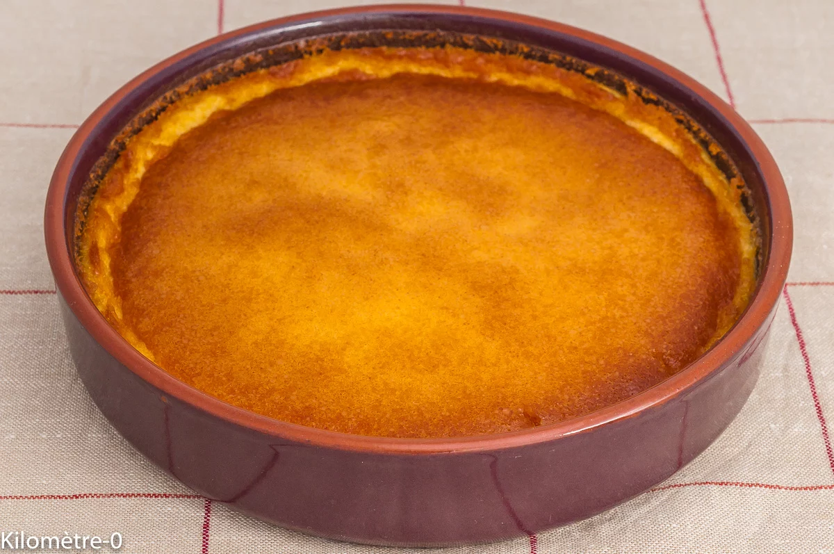 Photo de recette de bolo de fubà cremoso, bolo, dessert brésilien, gâteau, gâteau magique, bio, laitage, facile, cuisine du monde, Amérique du Sud, lait entier, parmesan, oeufs, Kilomètre-0, blog de cuisine réalisée à partir de produits de saison et issus de circuits courts
