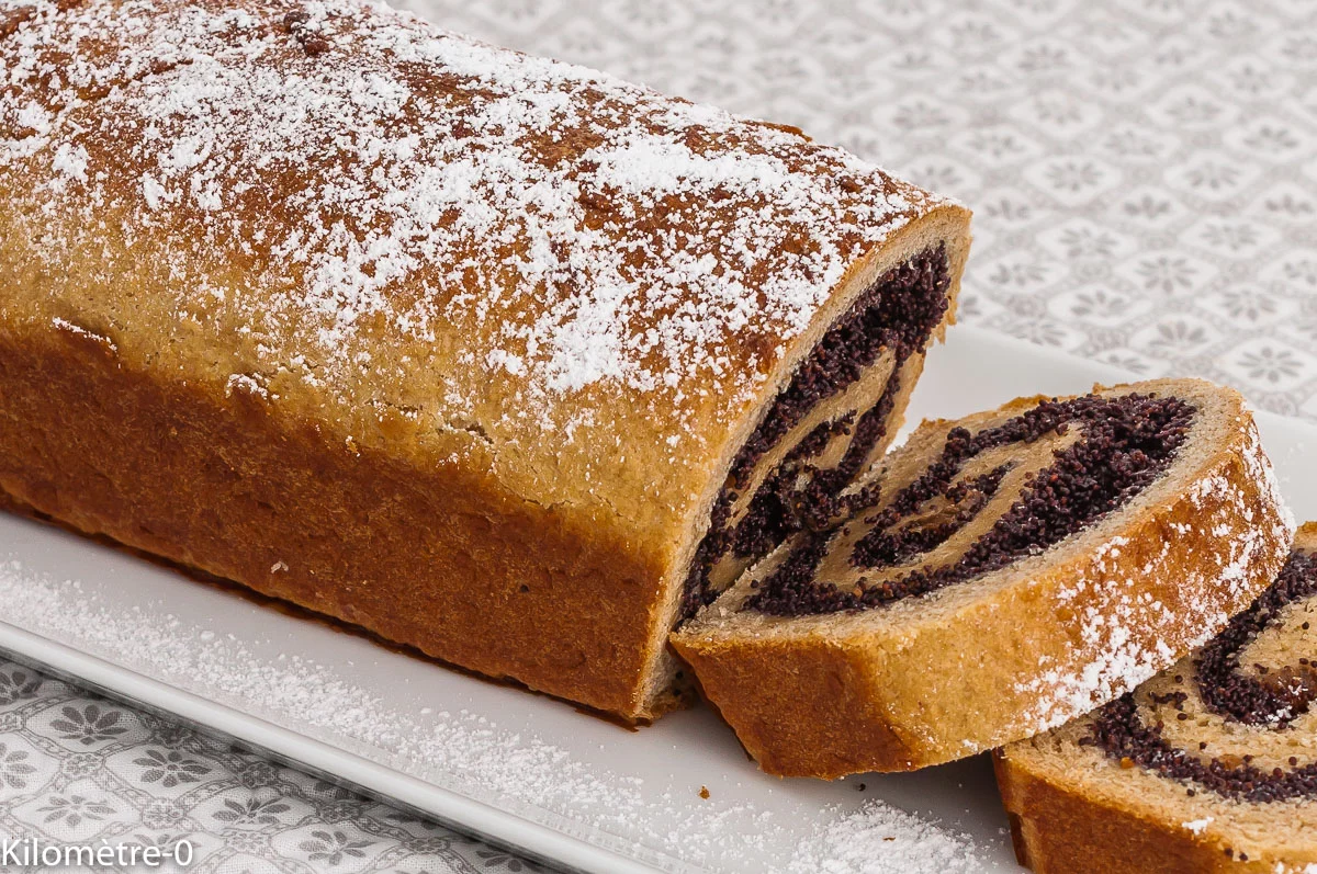 Photo de recette de makoviec, brioche polonaise, spécialité, graines de pavot, Pâques, Noël, Kilomètre-0, blog de cuisine réalisée à partir de produits de saison et issus de circuits courts