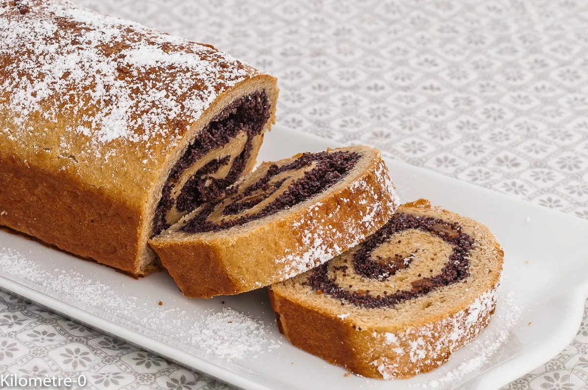 Photo de recette de makoviec, brioche polonaise, spécialité, graines de pavot, Pâques, Noël, Kilomètre-0, blog de cuisine réalisée à partir de produits de saison et issus de circuits courts
