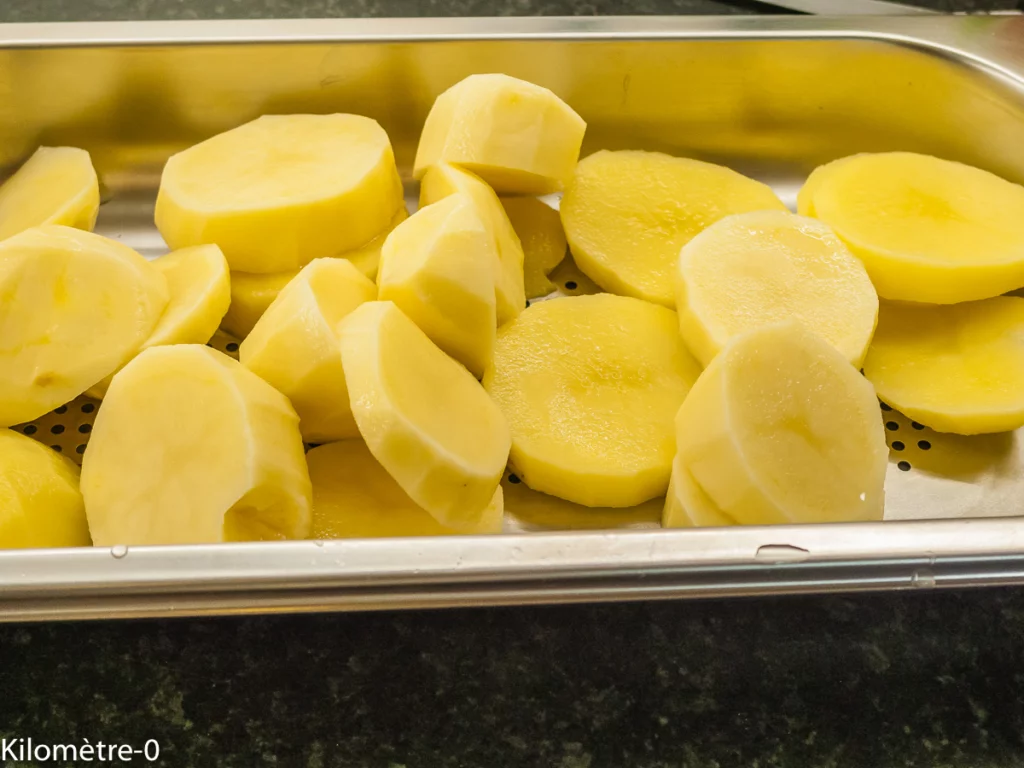 Terrine de pommes de terre aux lardons et œufs - Étape 1