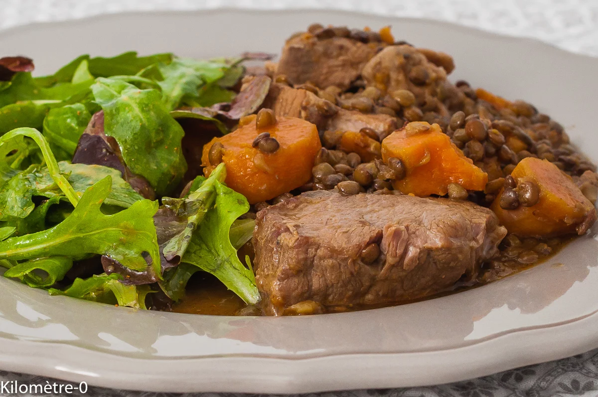 Photo de recette de porc, viande, échine de porc, lentilles, patates douces, facile, mijoté, hiver, automne, légumineuses, Kilomètre-0, blog de cuisine réalisée à partir de produits de saison et issus de circuits courts