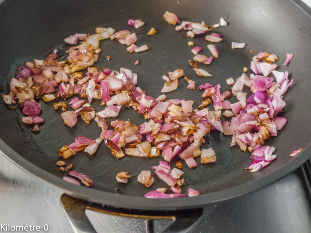 Socca aux oignons rouges, olives et anchois - Étape 4